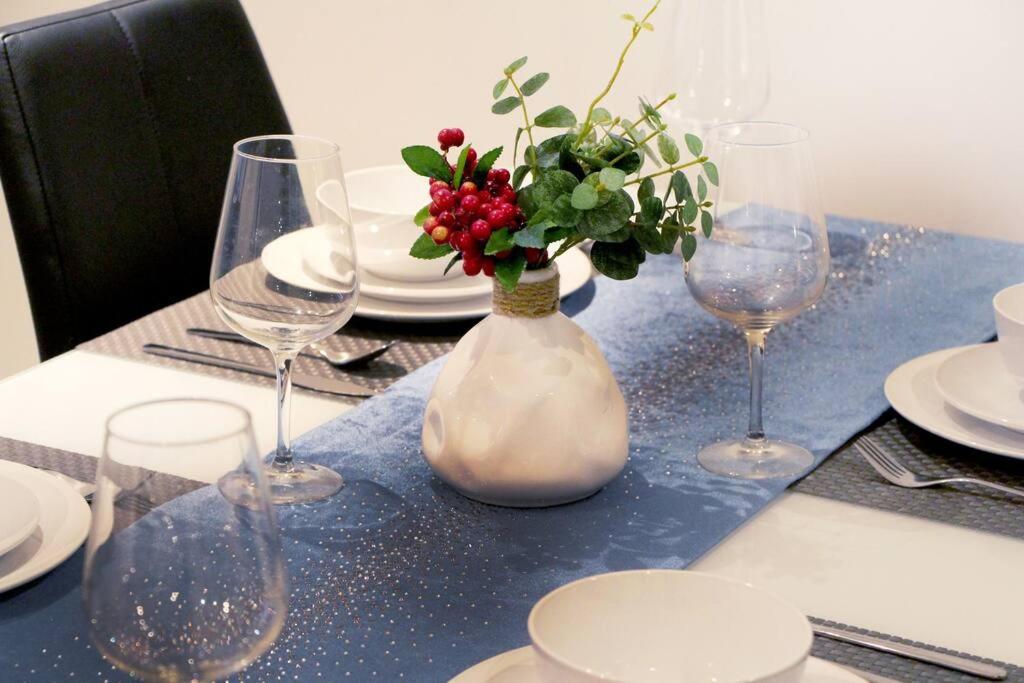 Urban Gem Sancturay - Central, Calm, Comfort Apartment Sydney