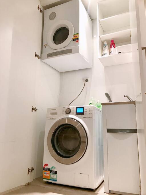 Urban Gem Sancturay - Central, Calm, Comfort Apartment Sydney